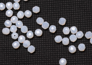 Бусины полированные круглые 6мм 25г (90 штук) 01000 белый